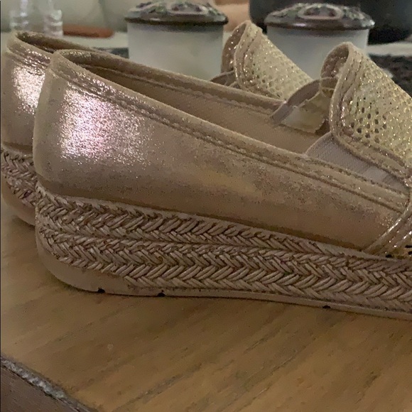 Shoes - Picture 4 of 6